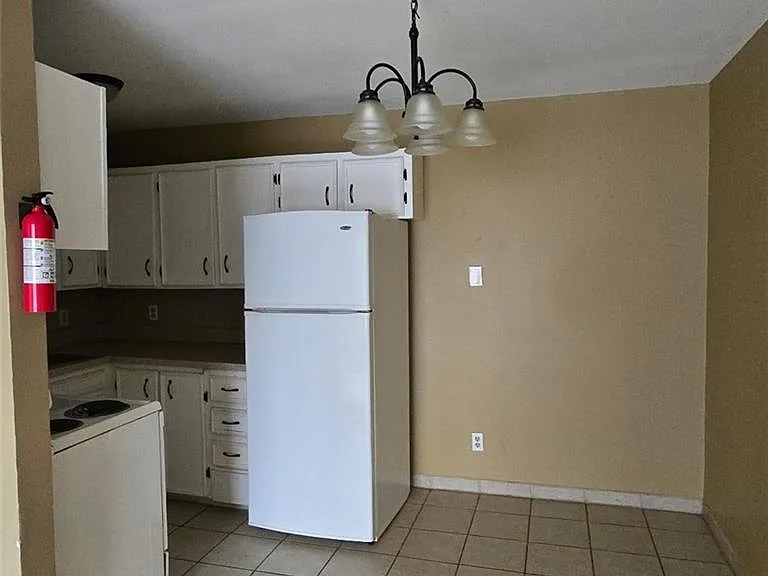 106 S Bryan Rd #13 — Photo 2