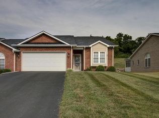 35 Manchester Ct, Troutville, VA 24175