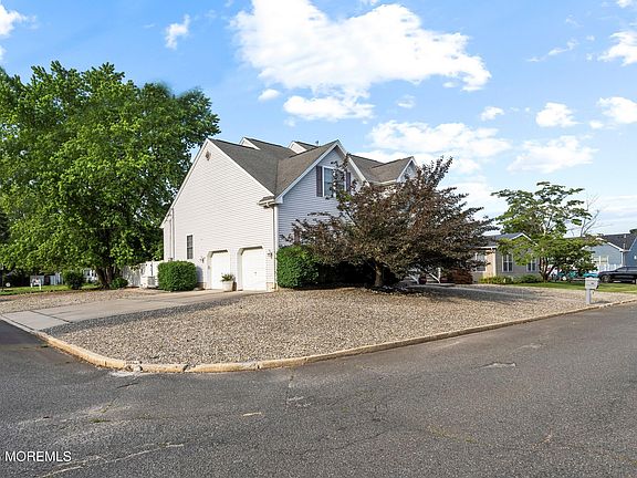 3rd image of 308 Pine Forest Lane