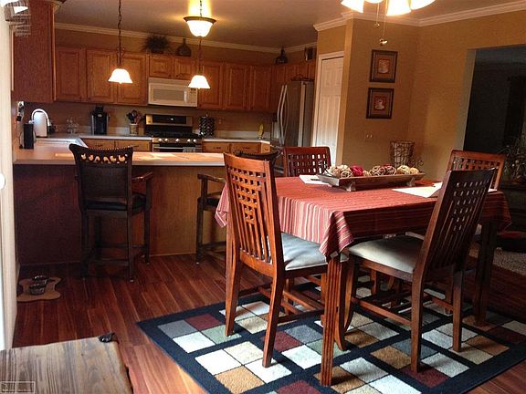 4th image of 46343 Candleberry Dr