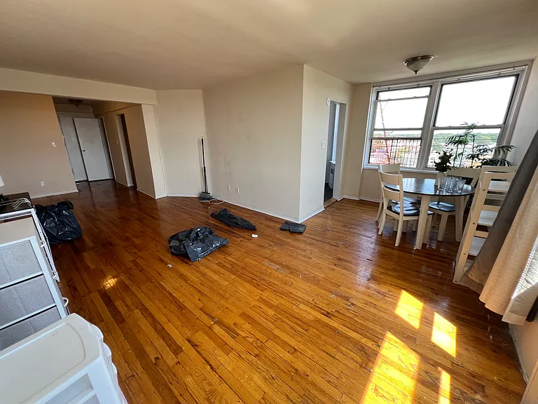 224-10 Jamaica Ave #6G — Photo 2