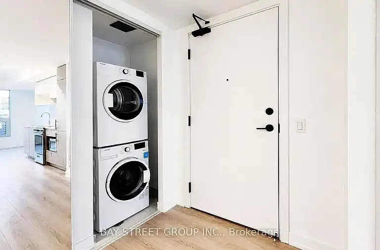 100 Queen St E #1817 — Photo 3