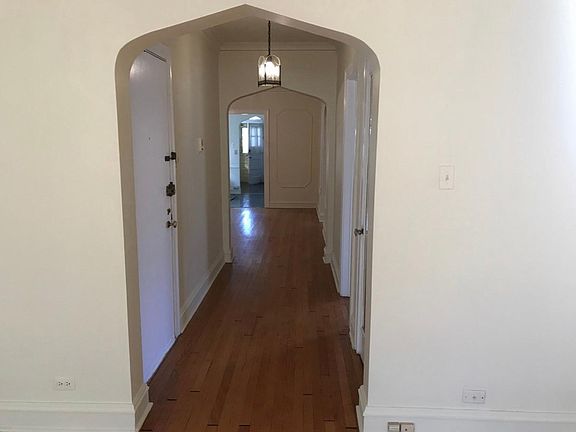 5th image of 6038 N Fairfield Ave APT 3D