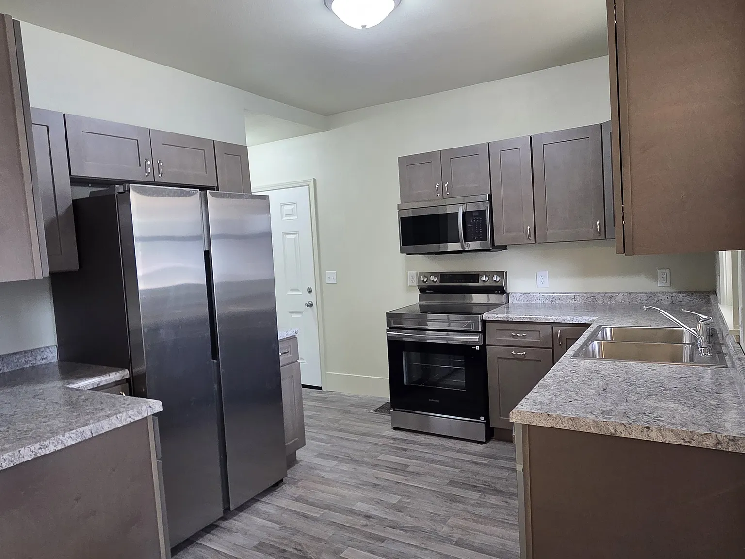 255 N 3rd St — Photo 3