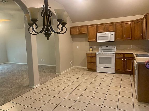 3rd image of 412 Lonnie Ave