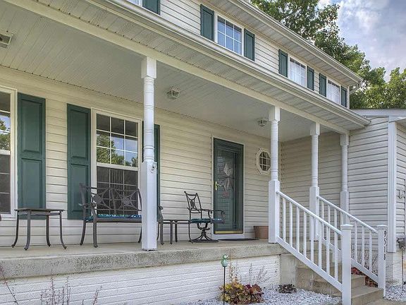 3rd image of 9518 Dabney Ct