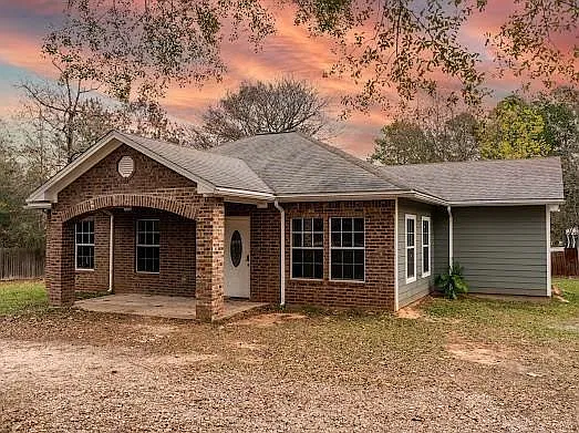 3 bed, 2.0 bath, 1515 sqft, $1,700 — Photo 2