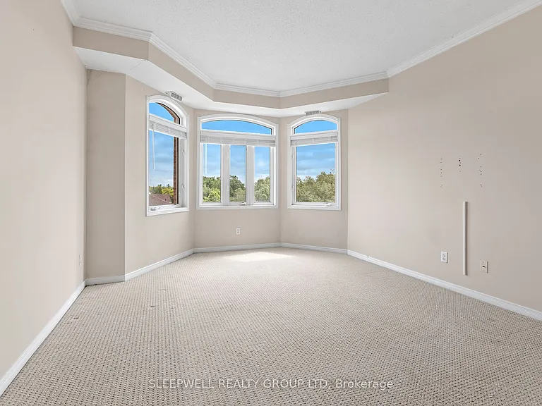 190 Rustic Hills Cres #7 — Photo 3