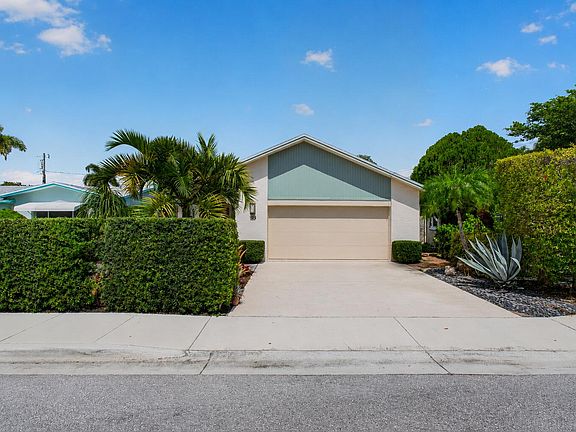 2nd image of 1315 N Lakeside Drive