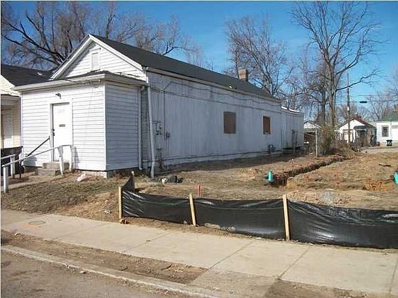 2nd image of 2207 W Ormsby Ave