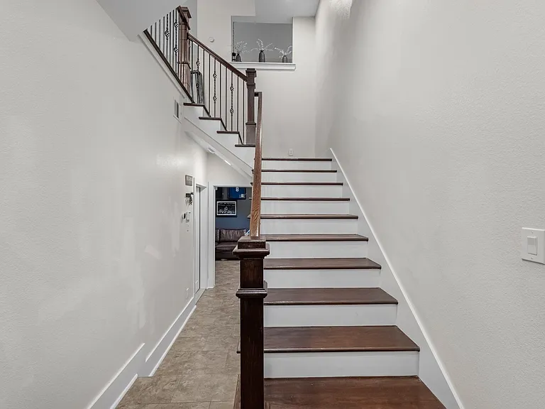 209 Burr St #D — Photo 8
