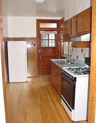 3rd image of 1463 W Summerdale Ave #2