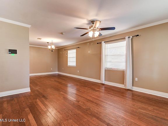 4th image of 2323 Middlecoff Dr