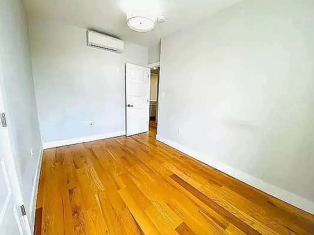 68 Somers Street — Photo 4