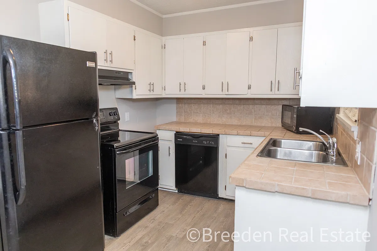 098-02: 102 Wilson Drive - B — Photo 3