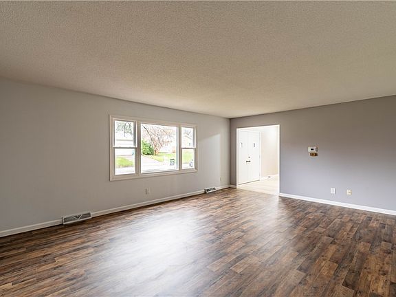 5th image of 665 Crestline Dr
