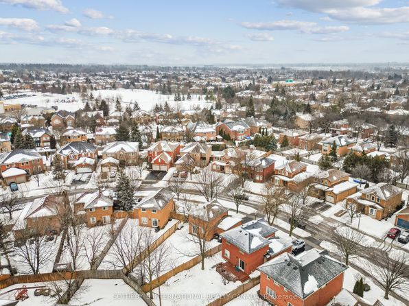 1400 Cobbler Ln, Oakville, ON L6M 3C1