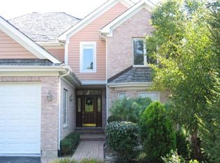 21827 W Riviera Ct, Mundelein, IL 60060