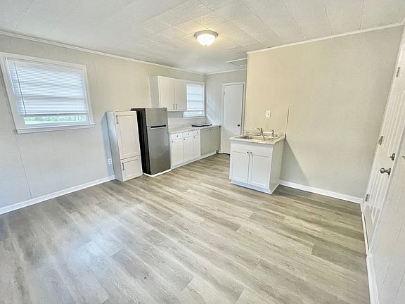 4th image of 1004 Highland Ave #B