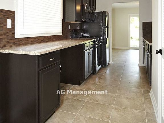 2nd image of 27692 Dartmouth St