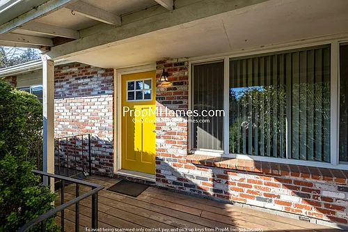 313 East St Photo 1