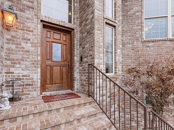 4th image of 807 Silvercliff Way
