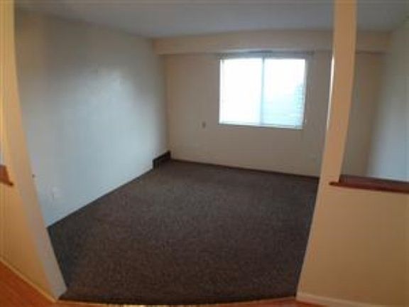 5th image of 2102 Tower Blvd APT 102