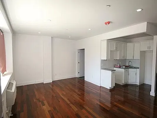 Rented by Makover Group Inc | media 5