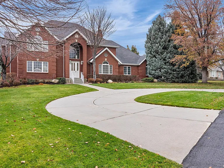 8 E Fawn Grove Ln — Photo 2