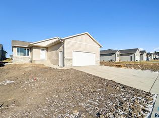 1704 E 70th St N, Sioux Falls, SD 57104