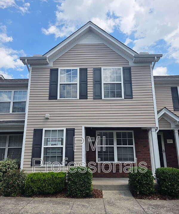 1st image of 108 Oak Valley Cir