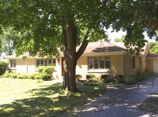 102 W Ridge Ave, Prospect Heights, IL 60070