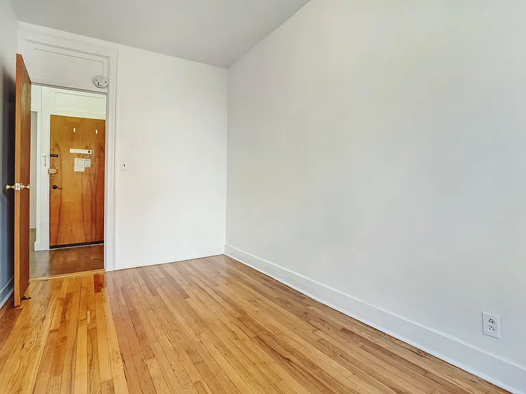 4736 48th St #3R — Photo 6