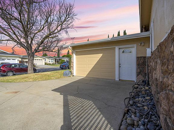 3rd image of 41235 Norman Ct