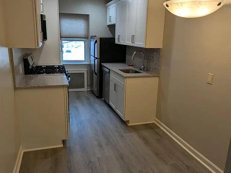 740 E Broadway #2F — Photo 8