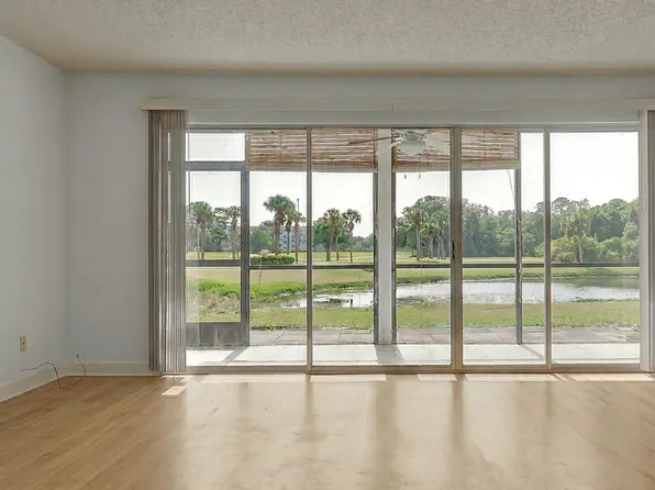 200 Country Club Dr, Largo, FL