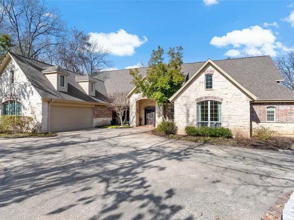 571 Hidden Lake Dr, Powderly, TX 75473