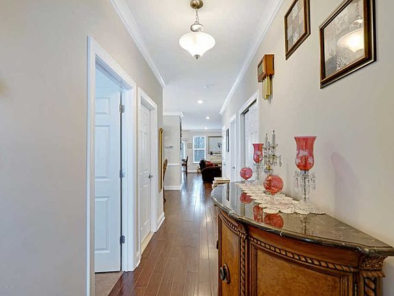 4th image of 65 Woodview Dr
