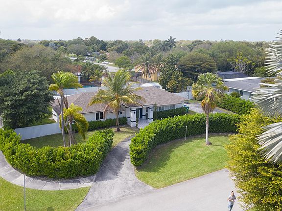 5th image of 18320 SW 86th Ave