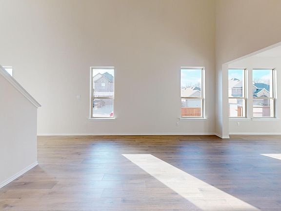 4th image of 3941 Oak Creek Cir