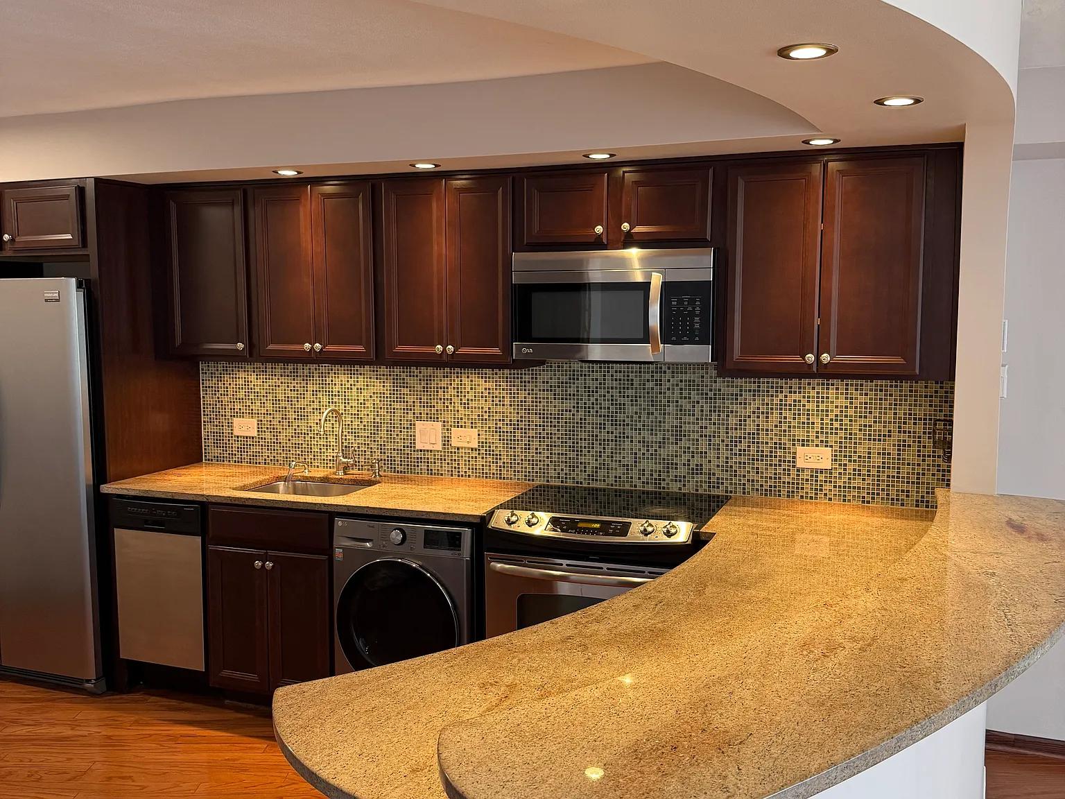 1 bed, 750 sqft, $2,400 — Photo 1
