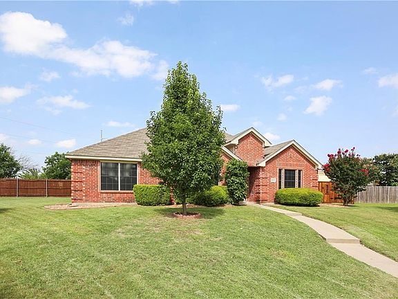 4th image of 3818 Warwick Ln