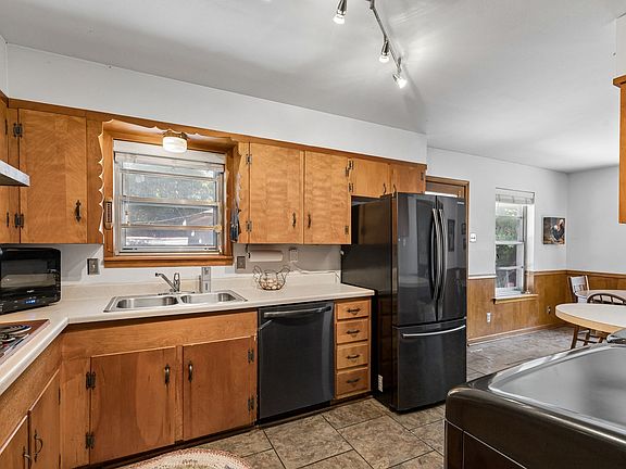 5th image of 8031 Fall River Dr