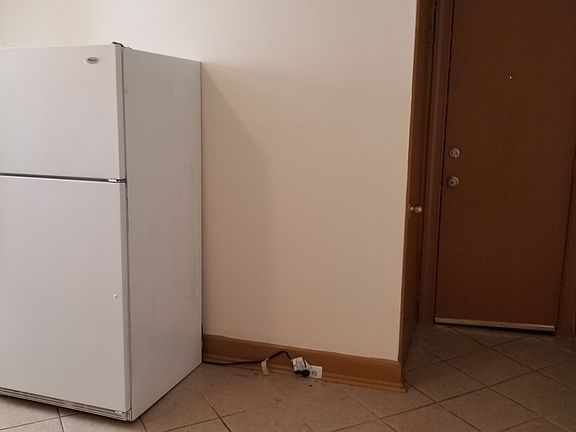 4th image of 5439 Whitby Ave #1