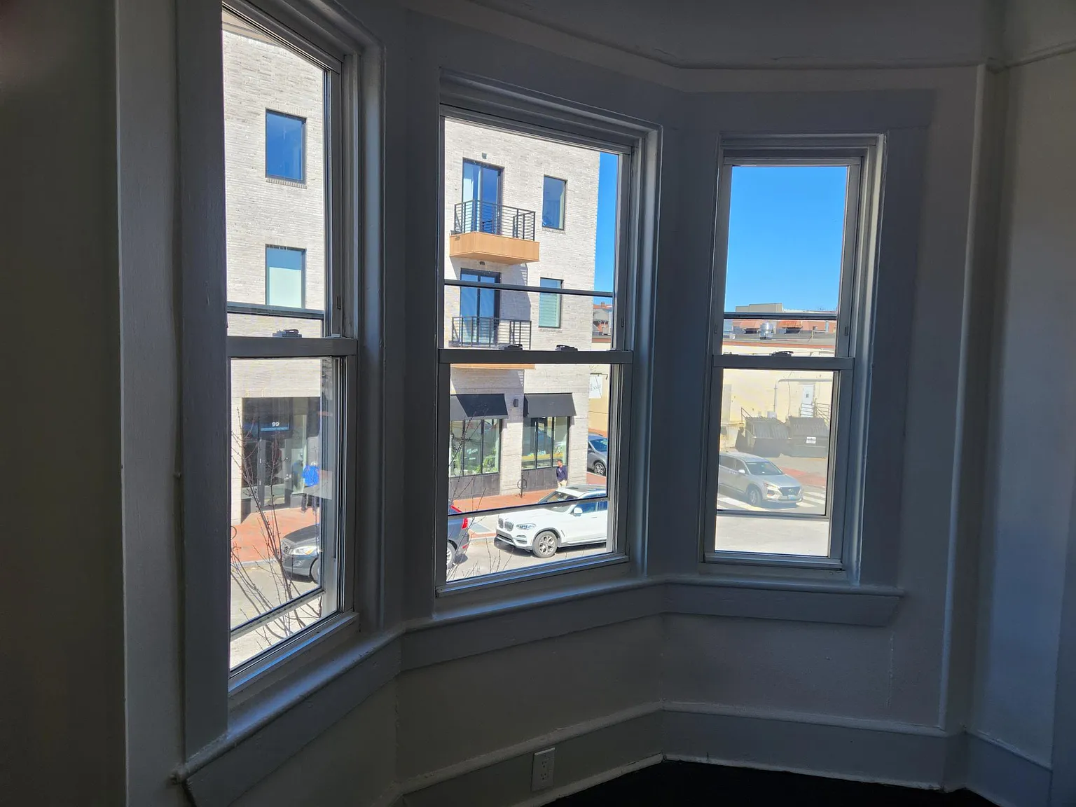 2 bed, 900 sqft, $3,000 — Photo 4