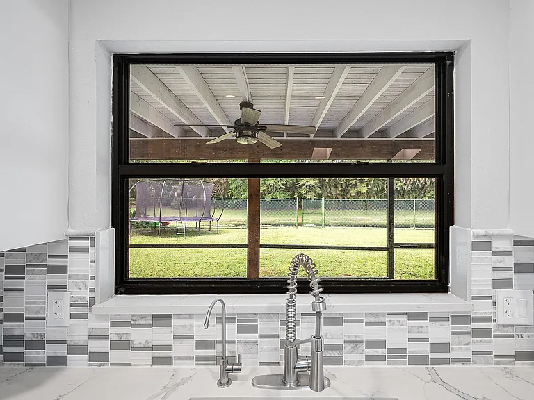 1252 Raintree Ln — Photo 15
