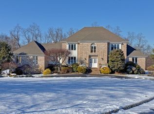 5 Applegate Ter, Manalapan, NJ 07726