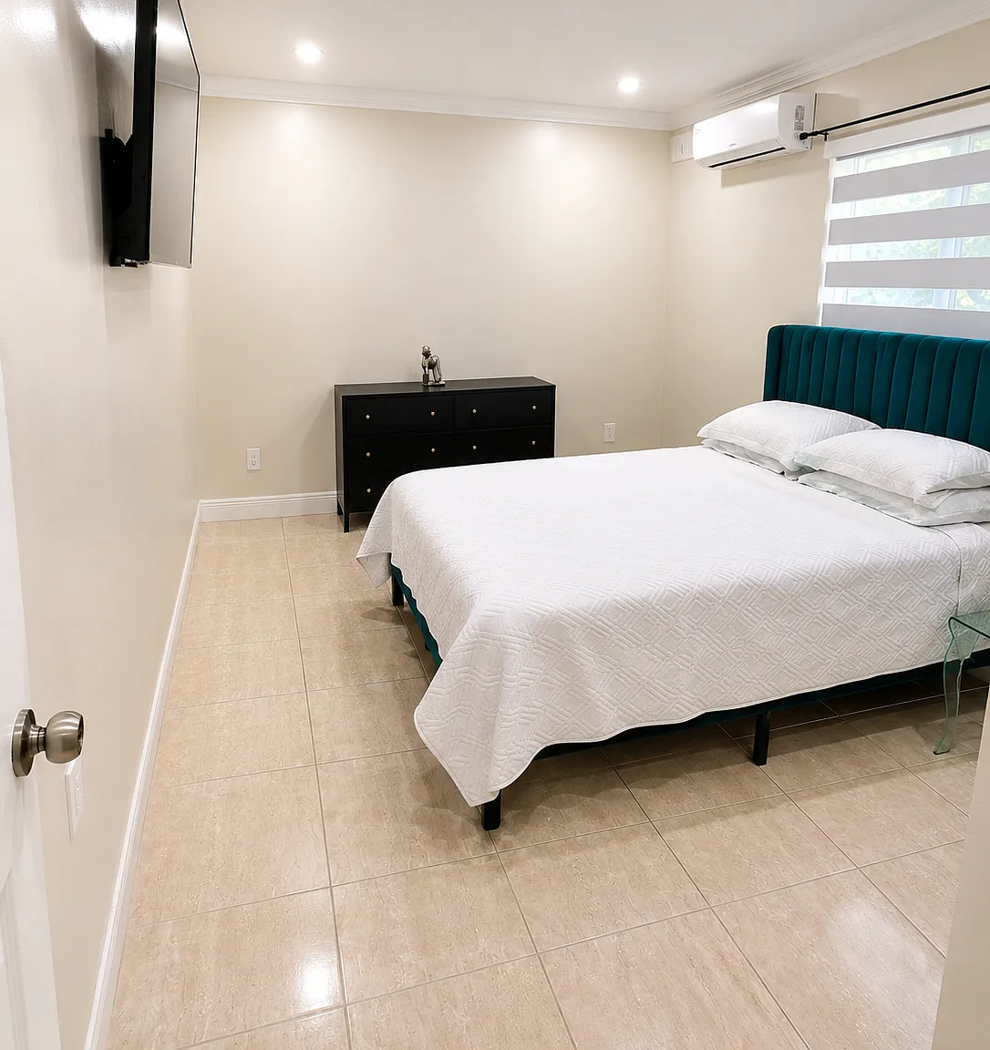 Studio, 638 sqft, $2,200 — Photo 3