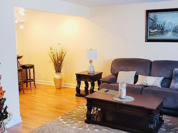 4th image of 7706 Woodward Ave #7F
