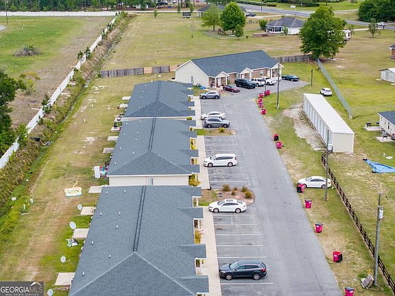 4th image of 609 Beach Rd